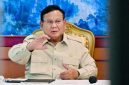 Presiden Republik Indonesia, Prabowo Subianto, saat menyampaikan arahan dalam sebuah pertemuan.