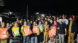 Bupati Ngada, Raymundus Bena, Tembus Wilayah Terdampak Gempa, Tegaskan Warga Golewa Selatan Tidak Ditinggalkan. (Foto: Elfrat Frans Dhena)