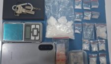 Barang bukti kasus narkotika jenis sabu yang diamankan Ditresnarkoba Polda Banten, berupa paket sabu, timbangan digital, telepon seluler, plastik klip, dan kunci kendaraan.