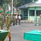 Dandim 0510/Tigaraksa Letkol Inf Yudho Setyono, S.H. menyampaikan arahan dalam tradisi korps, disaksikan personel Kodim 0510/Tigaraksa dan anggota Persit KCK.