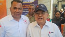 Ketua PMI Pusat, Jusuf Kalla didampingi Ketua PMI Ngada, Romilus Juji. (Foto: Istimewa).