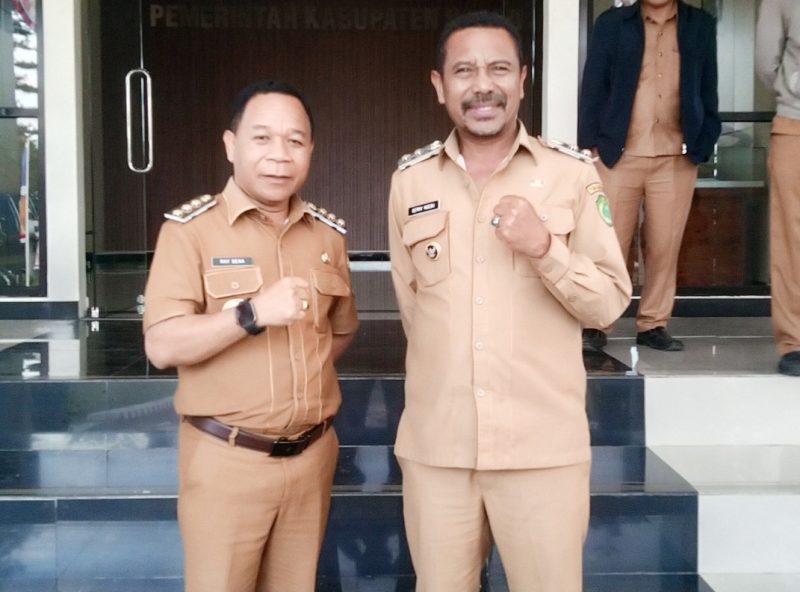 Raymundus Bena (RB) dan Bernadinus Dhey Ngebu (BDN). (Foto: Elfrat Frans Dhena).