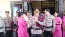 Kapolres Ngada, AKBP Gede Harimbawa tiba di Polres Ngada. (Foto: Elfrat Frans Dhena)