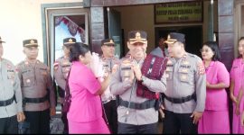 Kapolres Ngada, AKBP Gede Harimbawa tiba di Polres Ngada. (Foto: Elfrat Frans Dhena)
