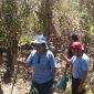 Rombongan Trecking Sedang Menyusuri Kawasan Hutan Konservasi. Nampak Ketua Tim Penggerak PKK Ngada, Ibu Blandina Mamo dan Bupati Ngada, Raymundus Bena. (Foto: Elfrat Frans Dhena)