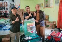 Branch Manager PT Taspen Cabang Ende, Frans Davids Masombe (tengah) didampingi Penjabat Sekda Ngada (kanan) dan Kepala Baperida Ngada. (Foto: Elfrat Frans Dhena)