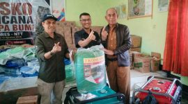 Branch Manager PT Taspen Cabang Ende, Frans Davids Masombe (tengah) didampingi Penjabat Sekda Ngada (kanan) dan Kepala Baperida Ngada. (Foto: Elfrat Frans Dhena)