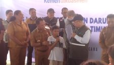 Mendikdasmen Abdul Mu’ti Turun ke Pelosok Ngada, Sekolah Terdampak Gempa Dipastikan Direvitalisasi.