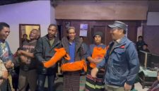 BNPB Turun ke Jantung Bencana Ngada, Isroil Samihardjo Bawa Bantuan dan Kobarkan Semangat Warga. (Foto: Elfrat Frans Dhena)