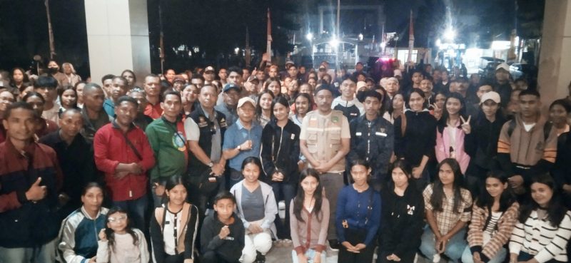 58 Mahasiswa Dilepas Bupati dan Wakil Bupati Ngada menuju Pulau Jawa. (Foto: Elfrat Frans Dhena)