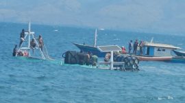 Kapal Rp1 Miliar Tenggelam di Laut Sawu, Nelayan Aimere Berpacu dengan Waktu Selamatkan “Basaudara” (Foto: Elfrat Frans Dhena)