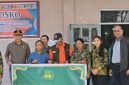 Bantuan dari Kejaksaan Agung RI untuk Korban Gempa Ngada Diserahkan Kajari Ngada ke Posko Pusat Bencana Gempa Ngada. (Foto: Humas Kejari Ngada)