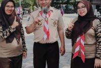 Pengawas Sekolah Kecamatan Pakuhaji H. Nanang Kusnadi, M.Pd. (tengah) mengabadikan momen bersama para pembina dan anggota Gerakan Pramuka se-Kecamatan Pakuhaji, Kabupaten Tangerang, Pada Selasa 18/8/2026 (Dok. Dadang) 