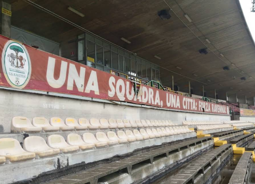 (Una Squadra, Una Citta: Forza Ravenna) Stadion Ravenna FC di Italia Dok Google