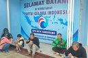 Pengemudi Ojek dan Warga menikmati suguhan dari DPD Parta Gelora Kota Tangerang.