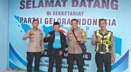 Sekretaris DPD Partai Gelora Indonesia Kota Tangerang, Drs. Edy Maryanto, M.M. bersama kepolisian setempat menjalin hubungan baik di Kantor DPD Partai Gelora Kota Tangerang.