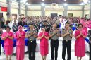 Kapolda Bali Irjen. Pol. Daniel Adityajaya, S.H., S.I.K., M.Si. bersama Wakapolda Bali Brigjen. Pol. I Made Astawa, S.I.K., M.S.I., para pejabat utama Polda Bali, Bhayangkari, dan peserta Wisuda Purna Bhakti berfoto bersama.