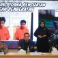 Jajaran Polda Banten saat memberikan keterangan dalam konferensi pers pengungkapan kasus pencurian kendaraan roda empat jenis pick up/losbak. Dirreskrimum Polda Banten berada di tengah, didampingi Kabid Humas di kiri dan Kasubdit Jatanras di kanan.