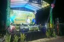 Lurah Pakuhaji Uci Sanusi (tengah) menghadiri Peringatan Maulid Nabi Besar Muhammad SAW bersama penceramah Kiai Sapu Jagat dan warga di Kampung Pondok Lor, Pakuhaji, Kabupaten Tangerang. (Dok. Dadang). 