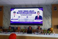 Rapat tindak lanjut penataan lahan fasos dan fasum di wilayah RW 03 dan 04 Kelurahan Kutabaru, dihadiri unsur pemerintah, TNI-Polri, serta perwakilan warga.