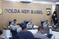 Kombes Pol Agus Sugiyarso (kiri), Kombes Pol Harry Goldenhardt (tengah), dan Zaky (kanan) mengikuti kegiatan supervisi Divisi Humas Polri di Polda Kepulauan Bangka Belitung.