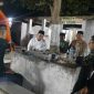 Ketua Tanfidziyah PWNU Banten KH. Hafiz Gunawan berbincang dan memberikan arahan serta motivasi kepada para Nahdliyin usai ziarah ke makam Pangeran Sunyararas(dok.Rizky/Metrosiar)