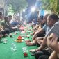 Warga dan para tamu undangan mengikuti acara syukuran peresmian Jalan Arjuna dalam suasana penuh kebersamaan.