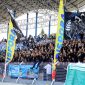 Suporter memberikan dukungan kepada tim kesayangannya saat laga final Liga Santri Wali Kota Cup 2026 di Stadion Benteng Reborn, Kota Tangerang, Jumat (18/9/2026).