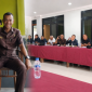 Ketua Fraksi Amanat-Demokrat Yohanes Donbosko Ponong,S.Pd sedang menyampaikan beberapa hal sehubungan dengan gempa bumi. (Foto: Elfrat Frans Dhena)