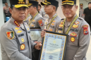 Kalemdiklat Polri Beri Penghargaan kepada Kapolres Ngada, Dedikasi Tangani Pascagempa Flores Jadi Sorotan. (Foto: Humas Polres Ngada)