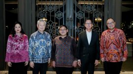 (ki-ka) Meliza M. Rusli, Direktur Utama Permata Bank; Chartsiri Sophonpanich, President of Bangkok Bank dan Komisaris Utama Permata Bank; Hari Prabowo, Duta Besar Indonesia untuk Tailan; Prapan Disyatat, Duta Besar Tailan untuk Indonesia; Santo Darmosumarto, Direktur Jenderal Asia Pasifik dan Afrika (Dirjen Aspasaf) Kementerian Luar Negeri Republik Indonesia Dalam Agenda Business Matching Para Pelaku Usaha Tailan dan Indonesia di Jakarta Bersama Bangkok Bank dan Permata Bank (Dokumentasi Kedutaan Besar Republik Indonesia Bangkok).