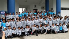 Rombongan pemain Forssekot Kota Tangerang bersiap mengikuti keberangkatan menuju Purworejo untuk mengikuti turnamen sepakbola nasional.”