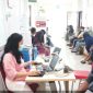 Warga menunggu antrean pelayanan kesehatan di UPT Puskesmas Kutabumi, Kecamatan Pasar Kemis, Kabupaten Tangerang.