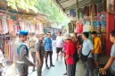 Petugas Satpol PP Kabupaten Tangerang bersama aparat terkait melakukan pemantauan dan penataan lapak pedagang di kawasan Kutabaru, Kecamatan Pasar Kemis, Kabupaten Tangerang.