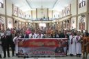 Kapolres Simalungun AKBP Dr. Hendri Nupia Dinka Barus, S.H., S.I.K., M.M., bersama pendeta, pengurus Gereja HKBP Serbelawan, personel Polres Simalungun, dan jemaat berfoto bersama usai kegiatan Safari Minggu Kasih di Kabupaten Simalungun, Minggu (18/10/2026).