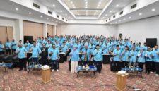 Para peserta pelantikan pengurus DPD dan KWSB DPC Partai Gelora Indonesia Kabupaten Tangerang mengikuti kegiatan konsolidasi organisasi dan pembekalan ideologisasi partai.