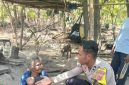 Sentuh Hati Lansia di Desa Tarawali, Bhabinkamtibmas dan Dokkes Polres Ngada Turun Berbagi Sembako. (Foto: Humas Polres Ngada)