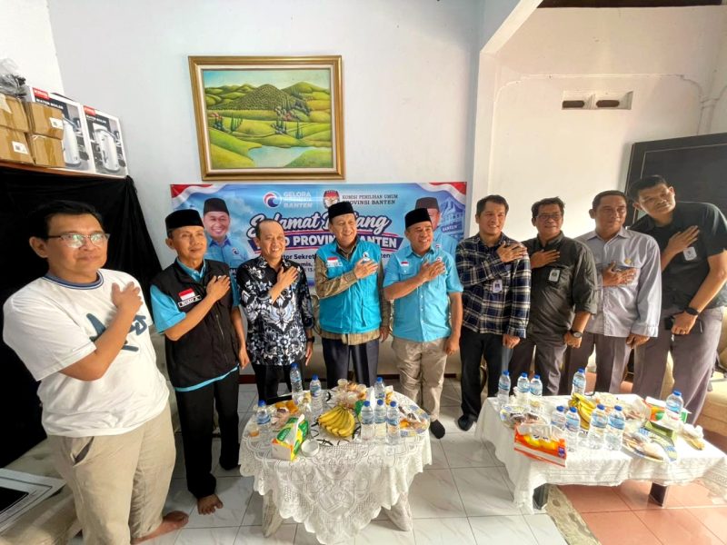 Jajaran DPW Partai Gelora Provinsi Banten bersama perwakilan KPUD Provinsi Banten berfoto bersama usai kegiatan silaturahmi dan audiensi di Kota Serang.