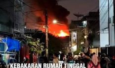 Kebakaran Hebat di Kramat, 30 Unit Damkar Dikerahkan!